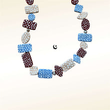 Cargar imagen en el visor de la galería, Collar polimero polka
