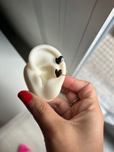 Cargar imagen en el visor de la galería, EarCuff corazón
