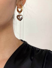 Cargar imagen en el visor de la galería, Aretes corazón plata
