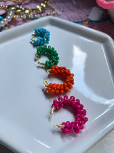 Cargar imagen en el visor de la galería, EarCuff beaded
