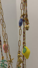 Cargar y reproducir el video en el visor de la galería, Collar Talismanes de Verano
