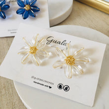 Cargar imagen en el visor de la galería, Aretes Margarita
