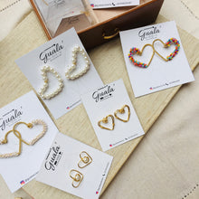 Cargar imagen en el visor de la galería, Aretes de corazón
